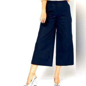 🐊✨Lacoste women’s pants new with tags.   Perfect year round cropped pants